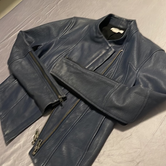 HELMUT LANG blue asymmetrical lamb skin cropped leather jacket with zipper - Picture 8 of 11